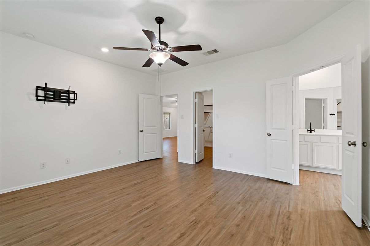 Empty room, Interior, Recessed Lighting, Wood Texture Flooring