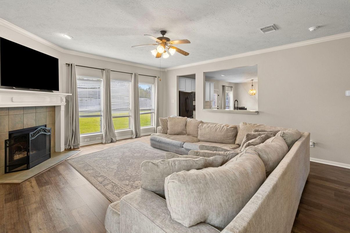 Fireplace, Interior, Living room, Pendant Lights, Recessed Lighting, Wood Texture Flooring