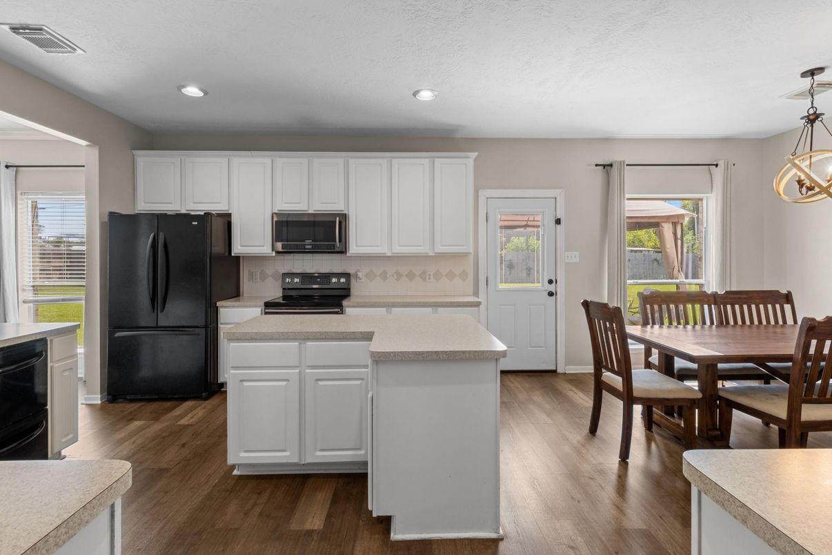 Dining room, Interior, Kitchen, Pendant Lights, Recessed Lighting, Wood Texture Flooring
