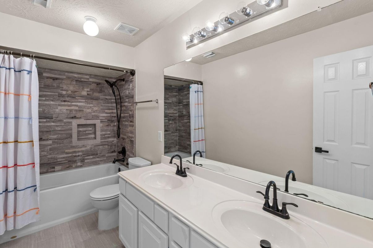 Bathroom, Dual Sink Vanities, Interior