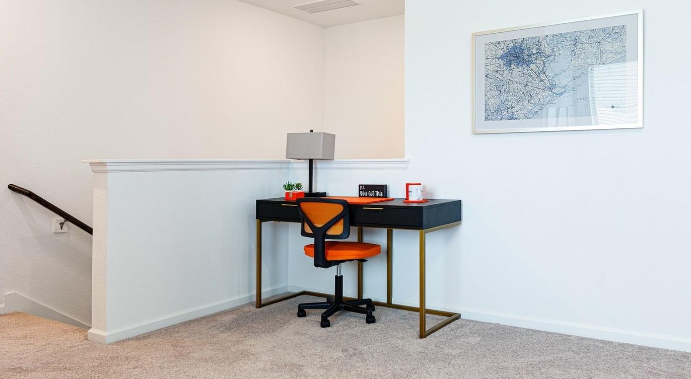 Home Office, Interior