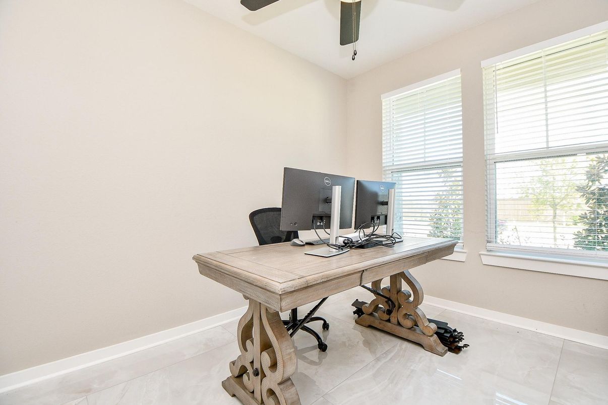 Home Office, Interior