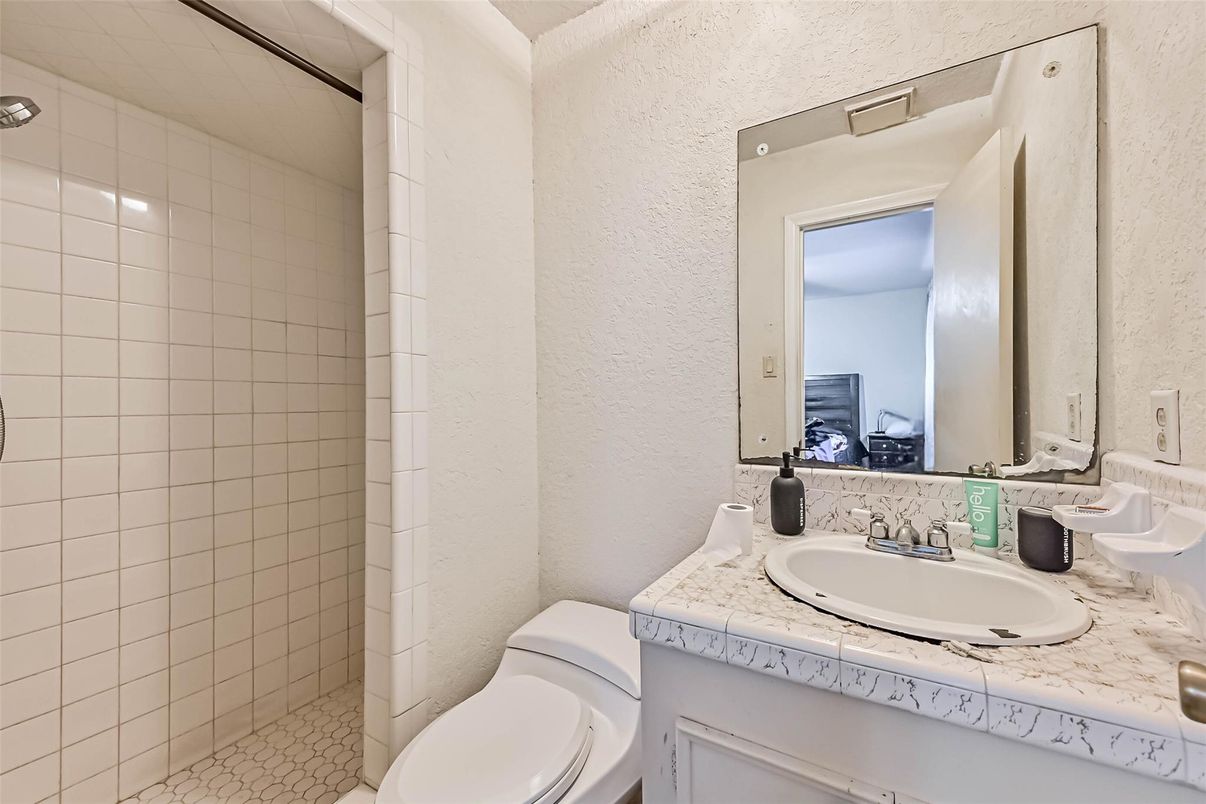 Bathroom, Interior, Tile Countertops