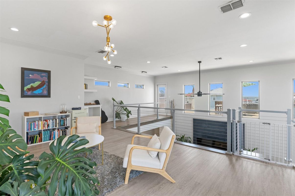 Interior, Pendant Lights, Recessed Lighting, Wood Texture Flooring