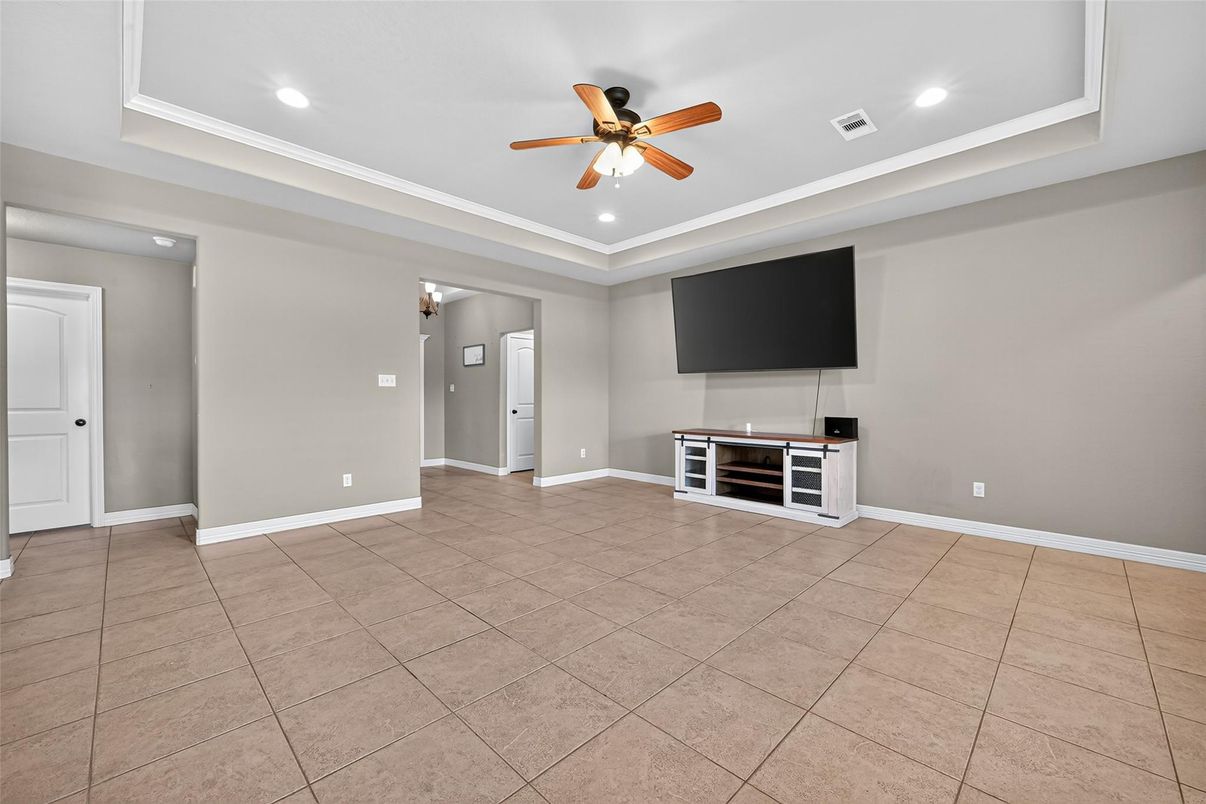 Empty room, Interior, Recessed Lighting