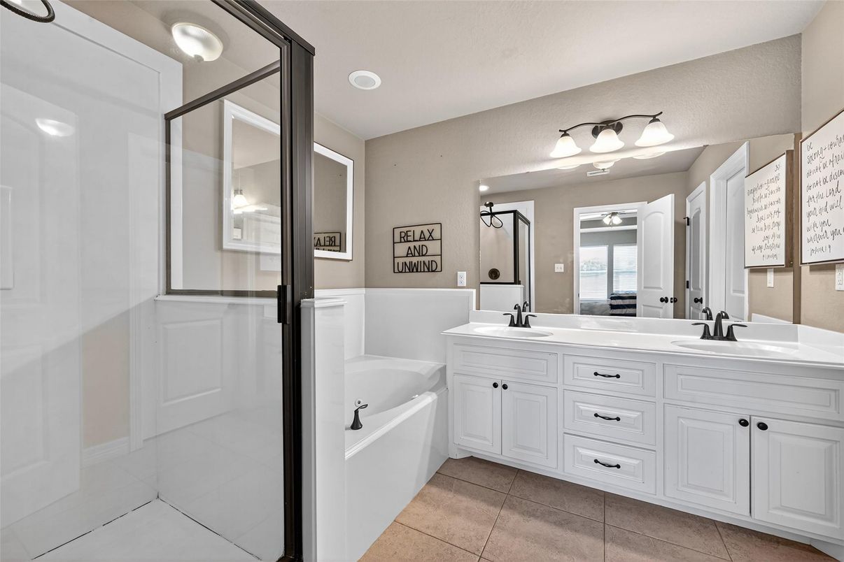 Bathroom, Dual Sink Vanities, Interior, Recessed Lighting