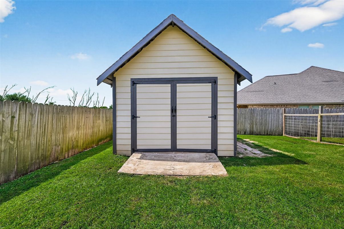 Detached Garage, Exterior