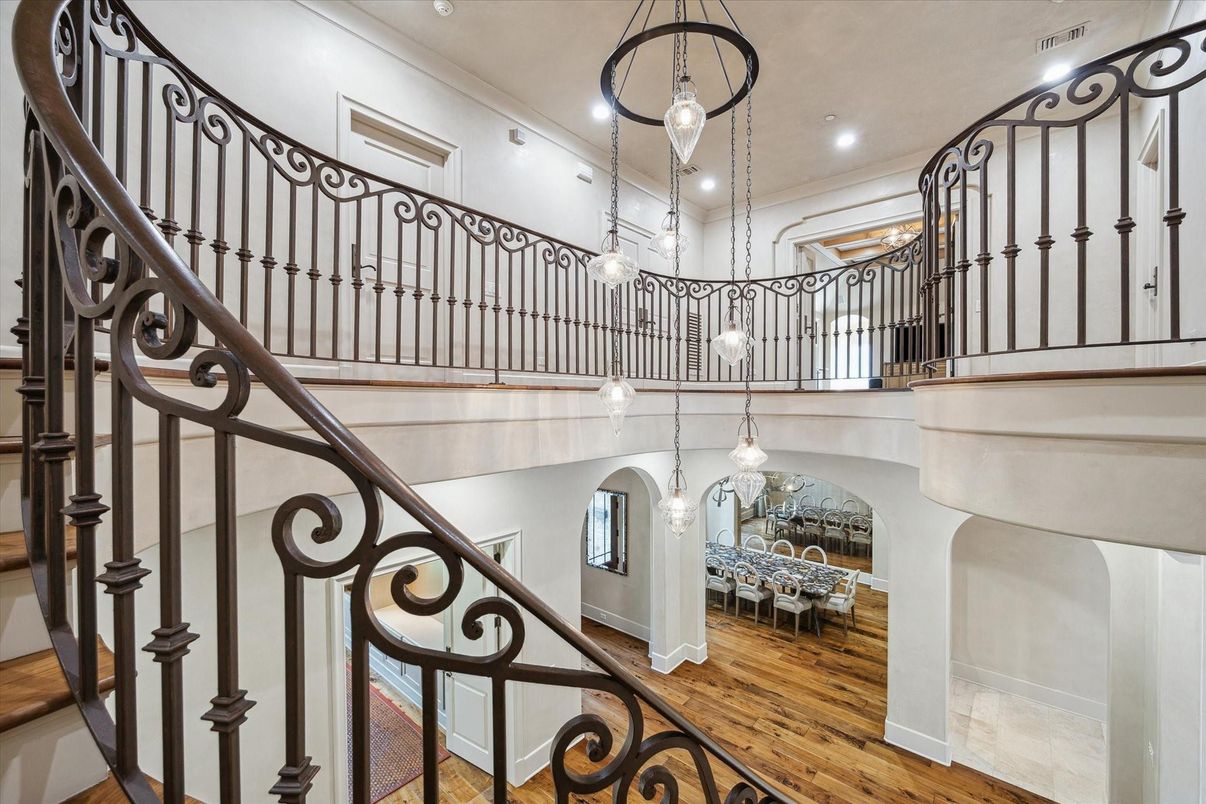 Interior, Pendant Lights, Recessed Lighting, Wood Texture Flooring
