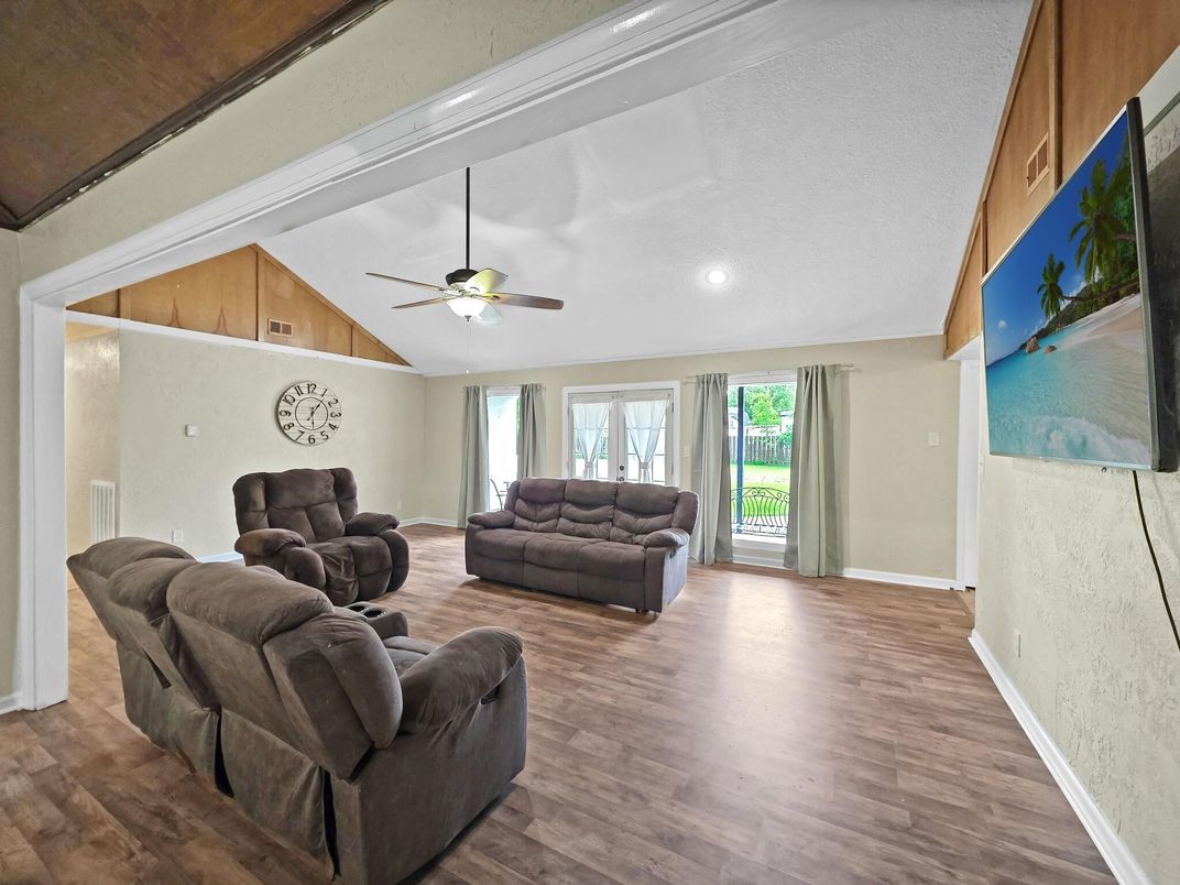 Interior, Living room, Recessed Lighting, Wood Texture Flooring