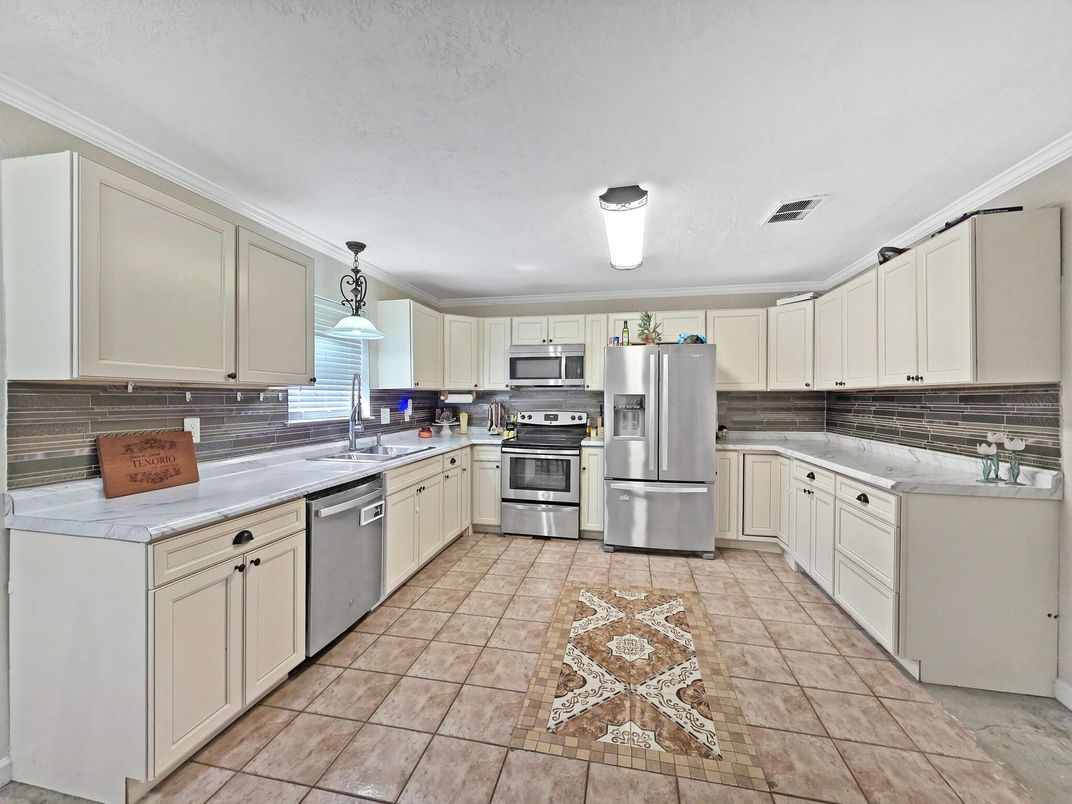 Interior, Kitchen, Pendant Lights, Stainless Steel Appliances