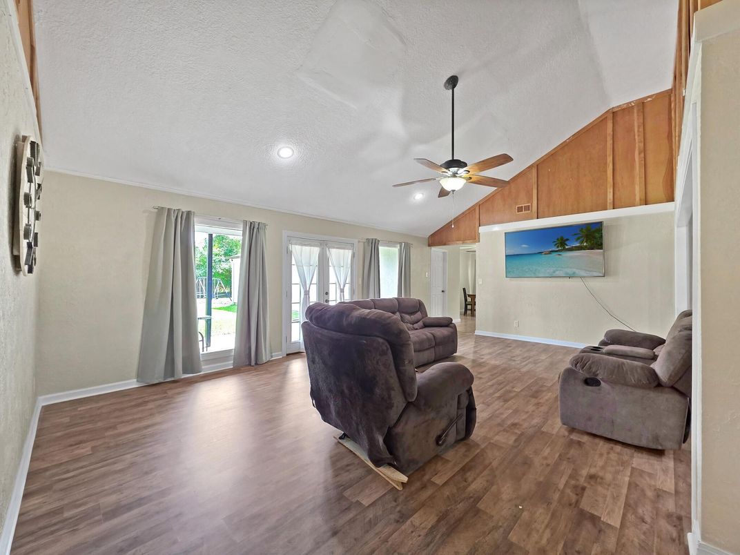 Interior, Recessed Lighting, Wood Texture Flooring
