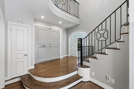 Interior, Recessed Lighting, Wood Texture Flooring