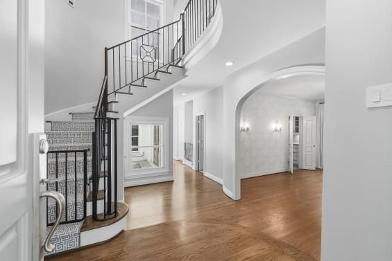 Interior, Recessed Lighting, Wood Texture Flooring