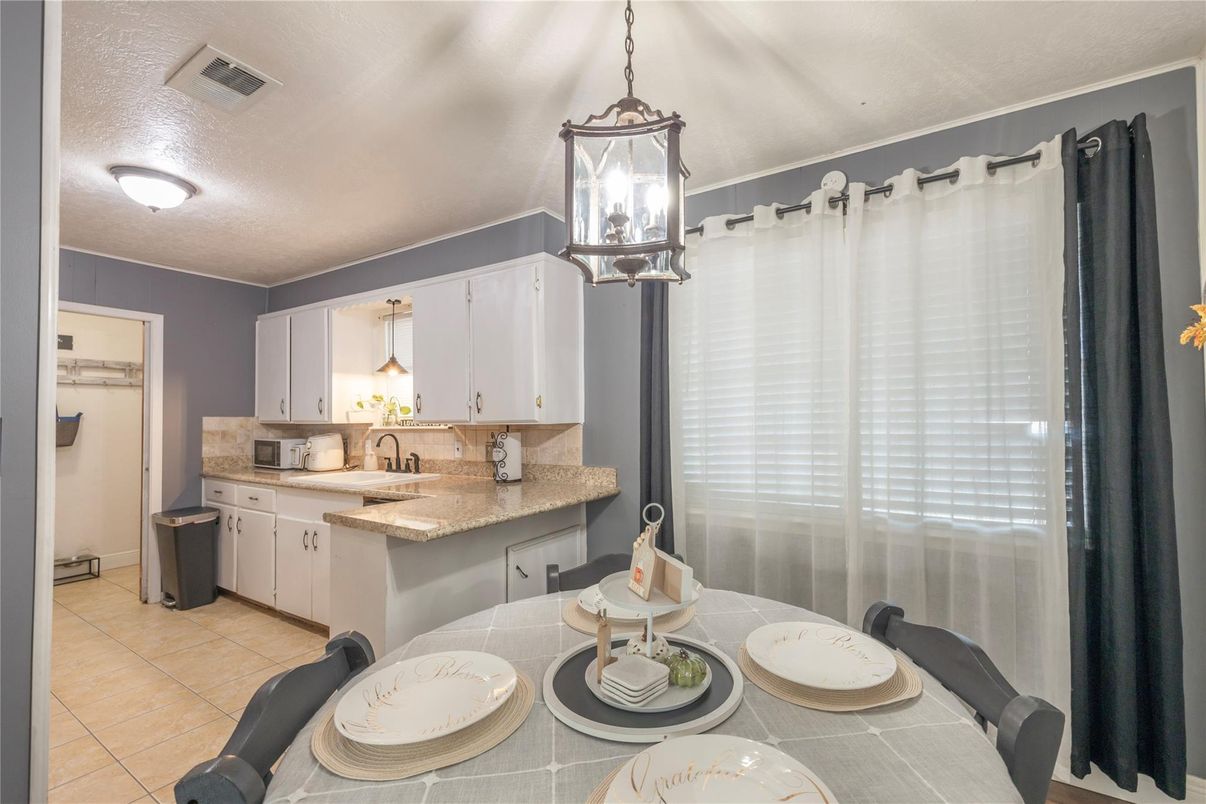 Dining room, Interior, Kitchen, Pendant Lights
