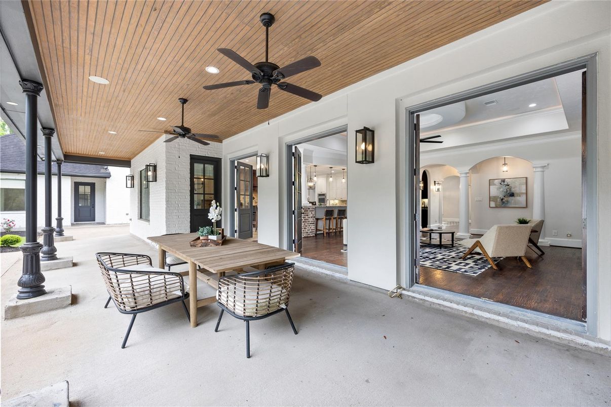 Dining room, Interior, Recessed Lighting