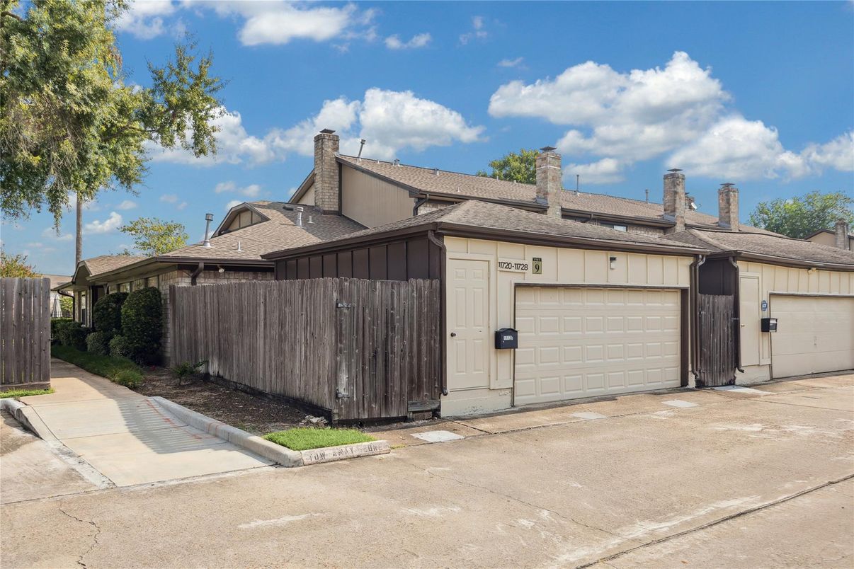 Detached Garage, Exterior