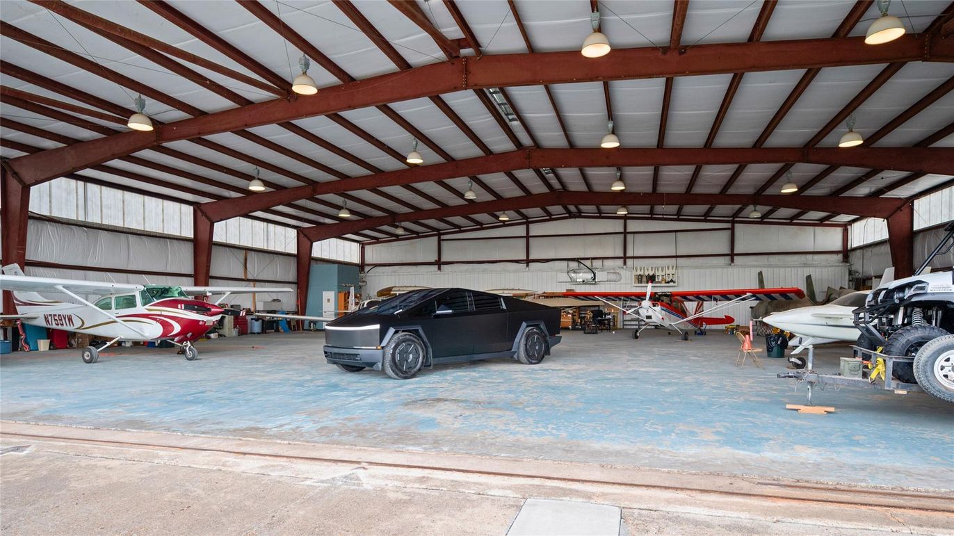 Garage, Interior