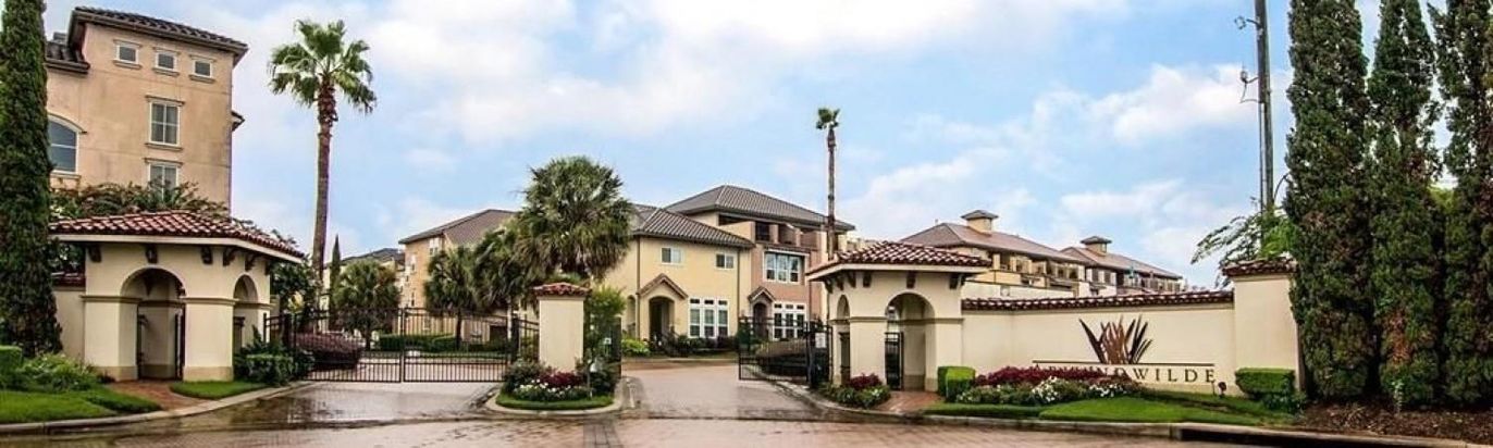 Exterior, Facade, Mediterranean