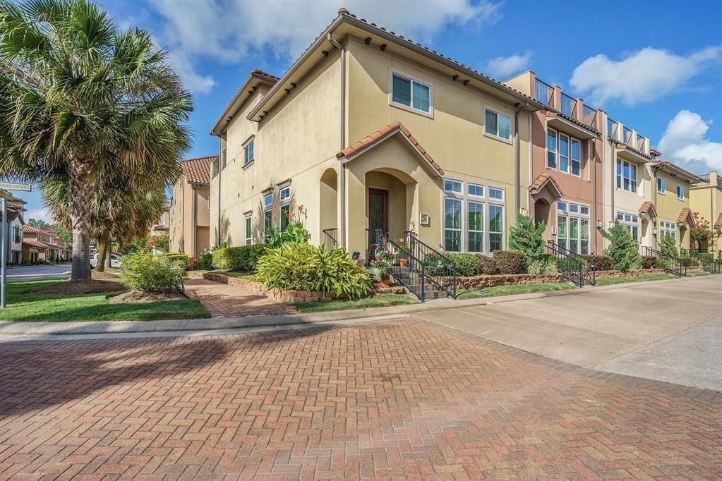 Exterior, Facade, Mediterranean