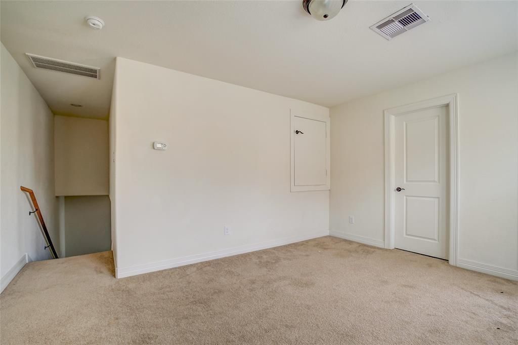 Empty room, Interior