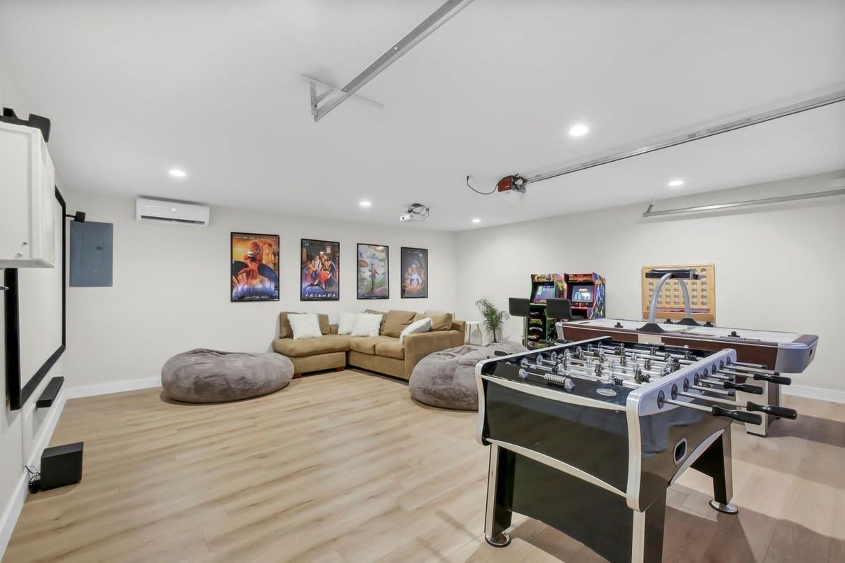 Game Room, Interior, Living room, Recessed Lighting, Wood Texture Flooring