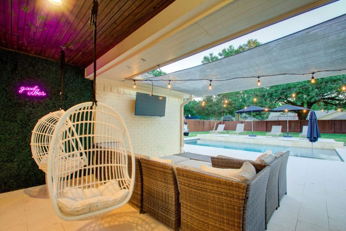 Exterior, Pool