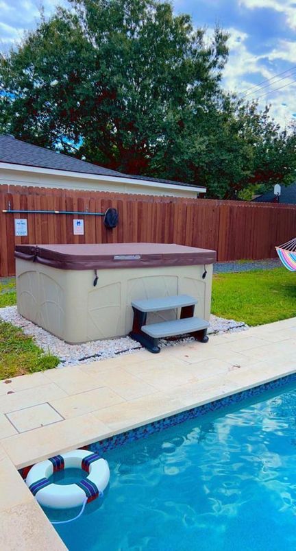 Exterior, Pool