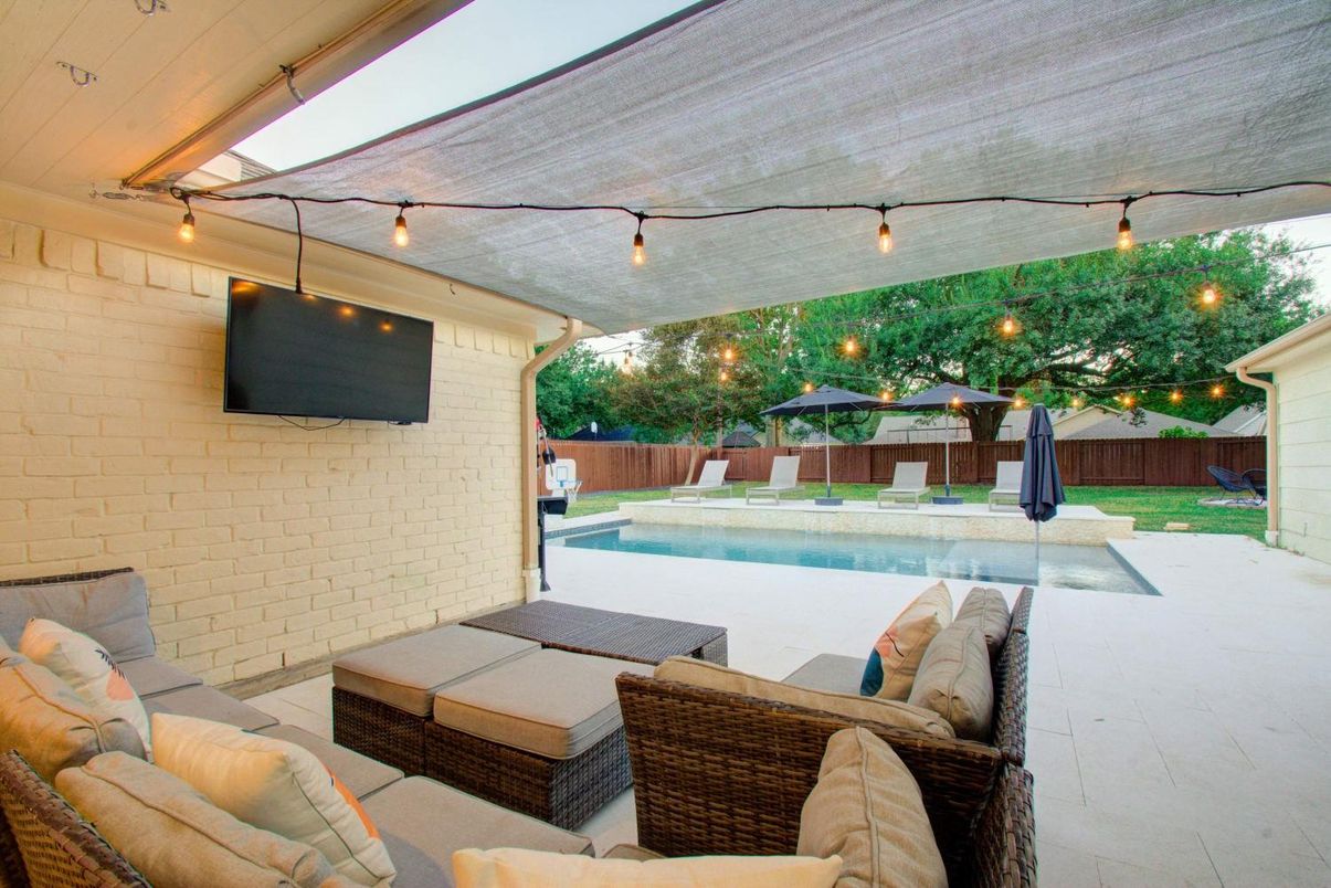 Exterior, Pool
