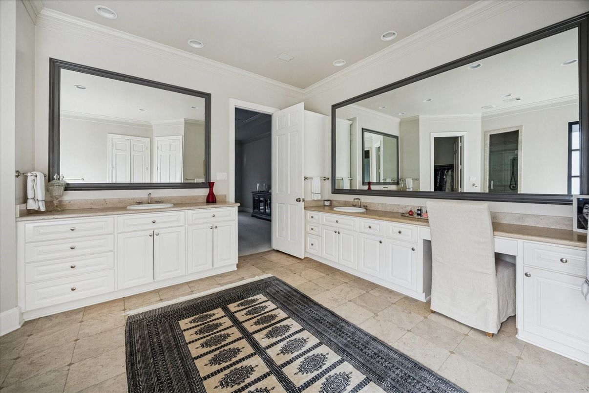 Bathroom, Dual Sink Vanities, Interior, Recessed Lighting