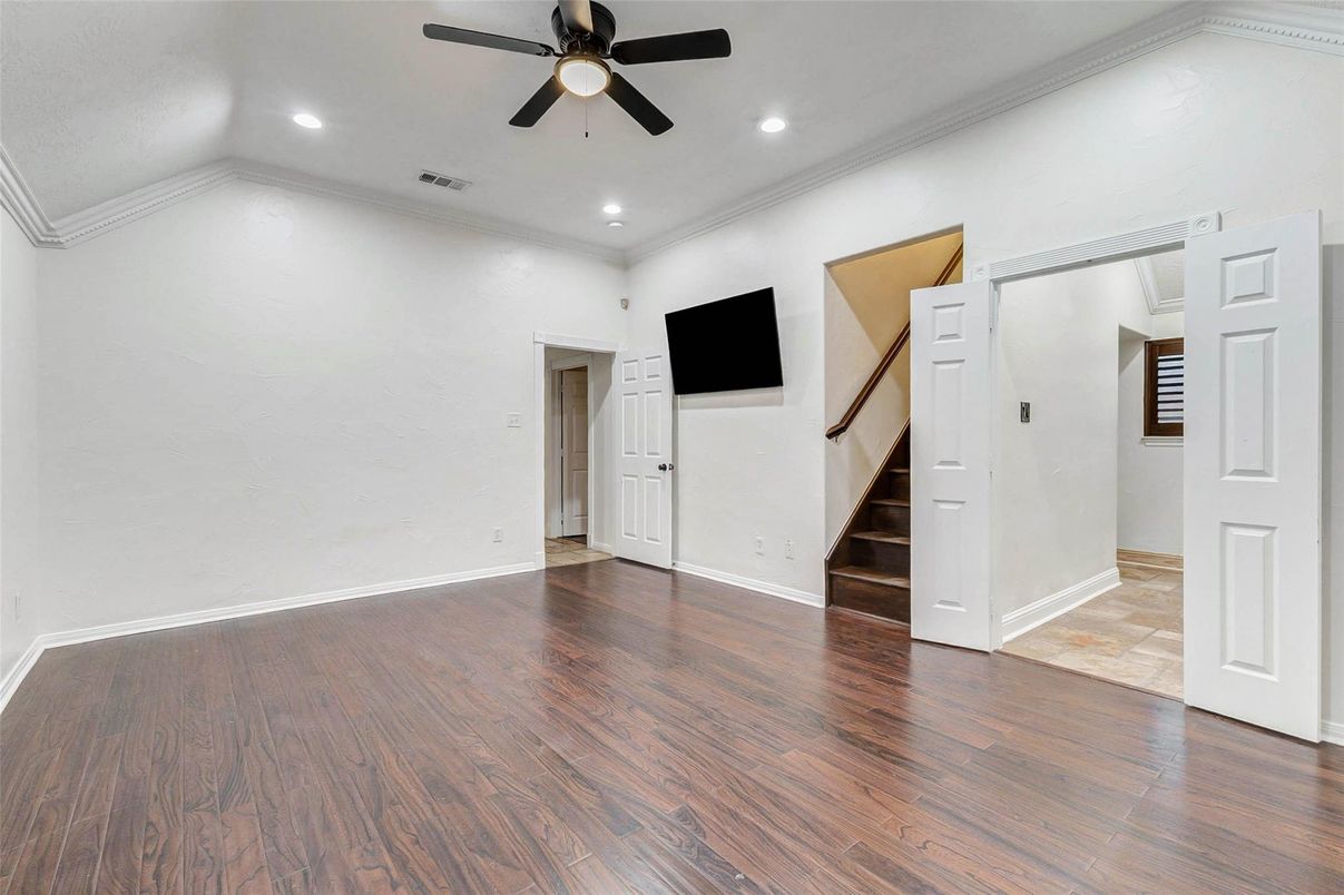 Empty room, Interior, Recessed Lighting, Wood Texture Flooring