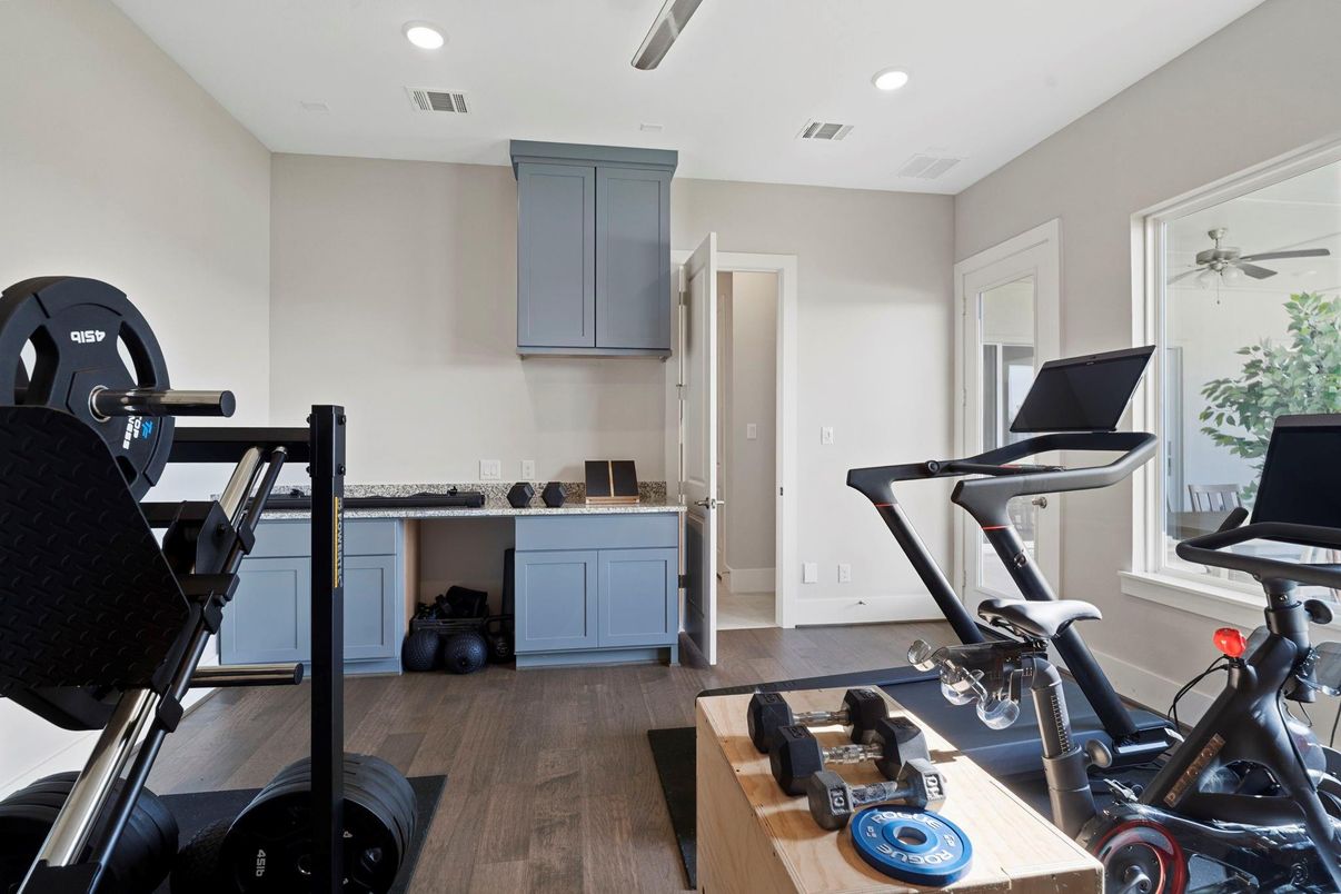 Fitness Equipment, Interior, Recessed Lighting, Wood Texture Flooring