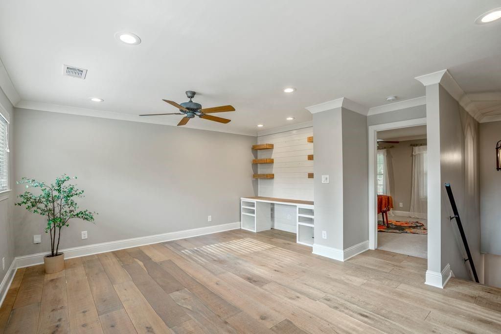 Interior, Recessed Lighting, Wood Texture Flooring