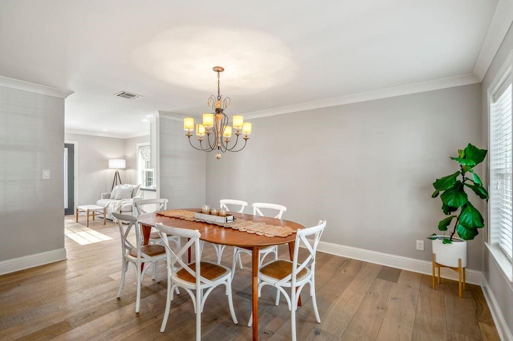 Chandelier, Dining room, Interior, Recessed Lighting, Wood Texture Flooring
