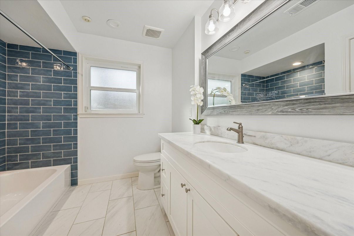 Bathroom, Interior, Marble, Recessed Lighting