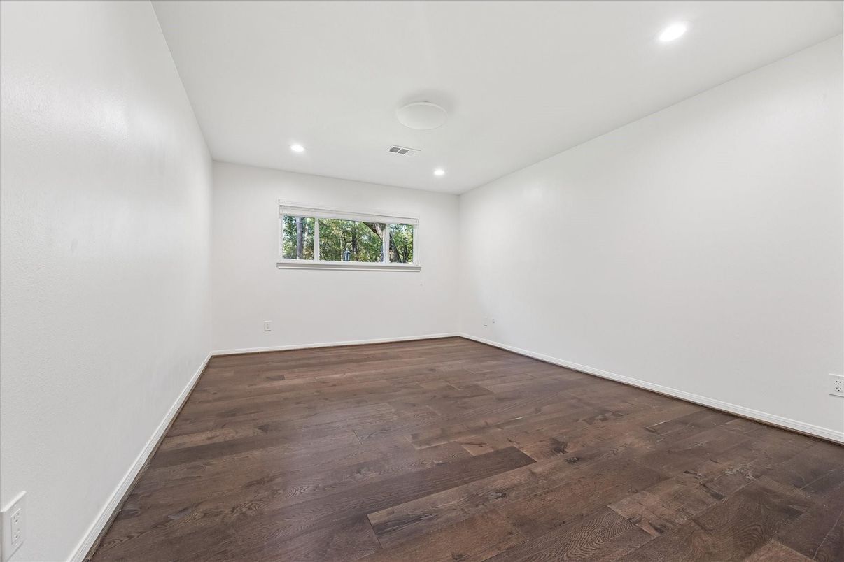 Empty room, Interior, Recessed Lighting, Wood Texture Flooring