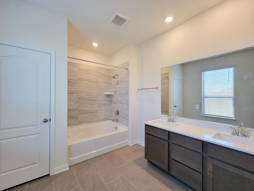Bathroom, Dual Sink Vanities, Interior, Recessed Lighting