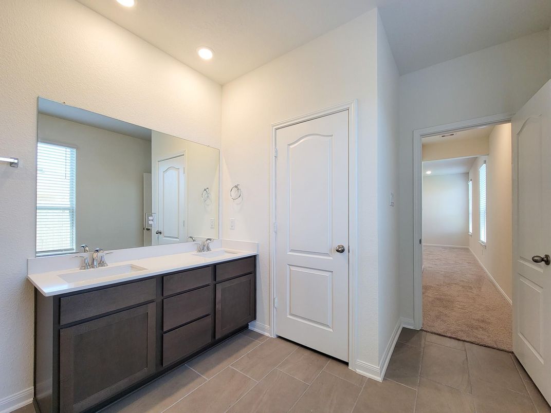 Bathroom, Dual Sink Vanities, Interior, Recessed Lighting