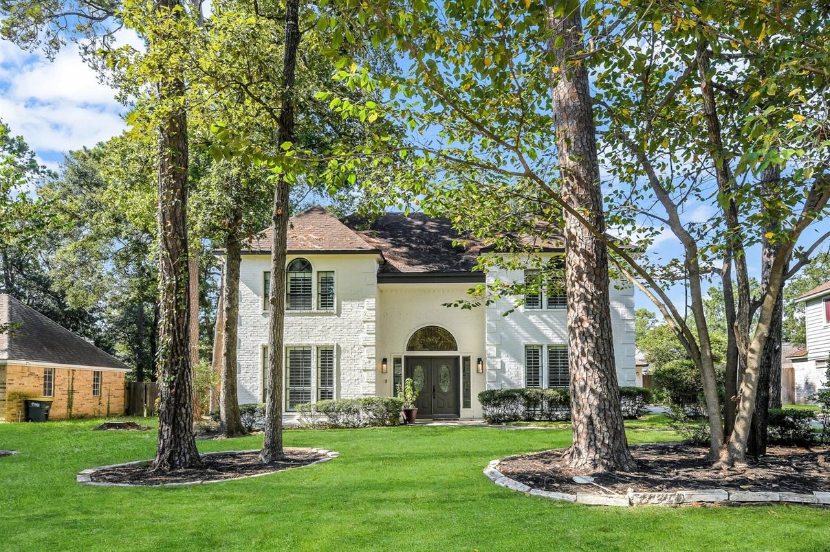 Backyard, Exterior, Facade, French Provincial