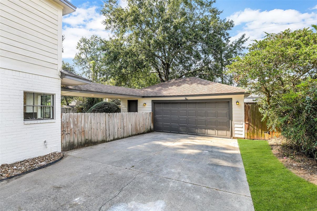 Detached Garage, Exterior