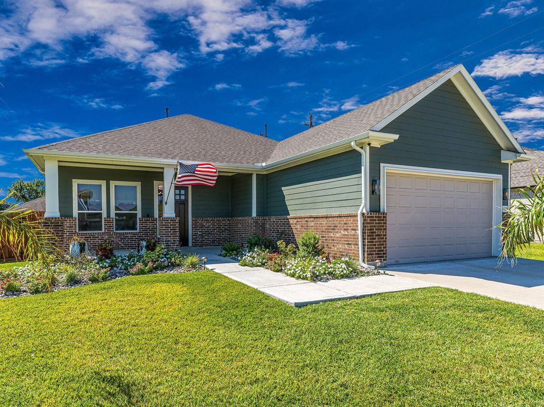 Attached, Exterior, Facade, Brick Facade, American Craftsman