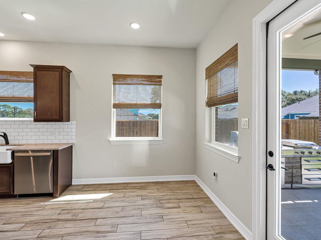 Interior, Recessed Lighting, Wood Texture Flooring