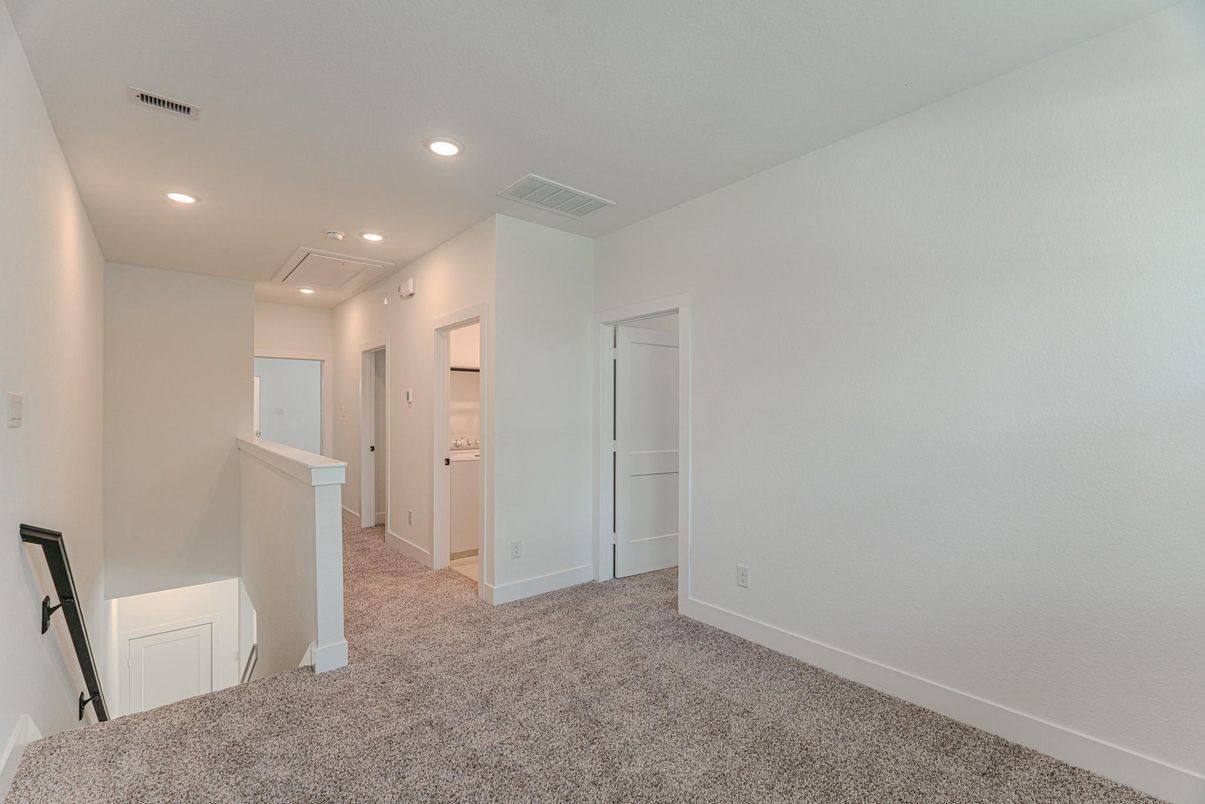Empty room, Interior, Recessed Lighting