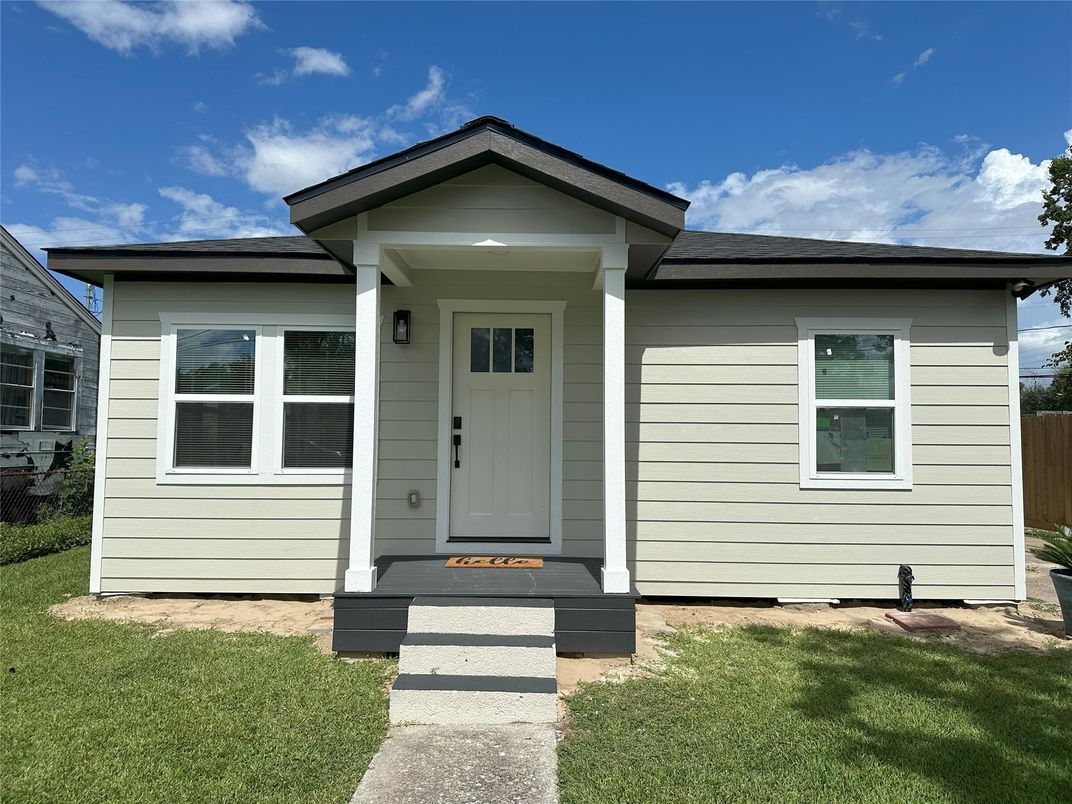 Exterior, Facade, None