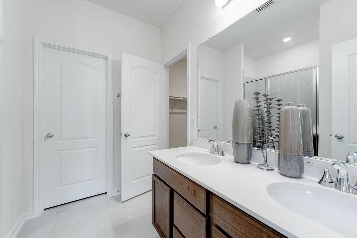 Bathroom, Dual Sink Vanities, Interior, Recessed Lighting
