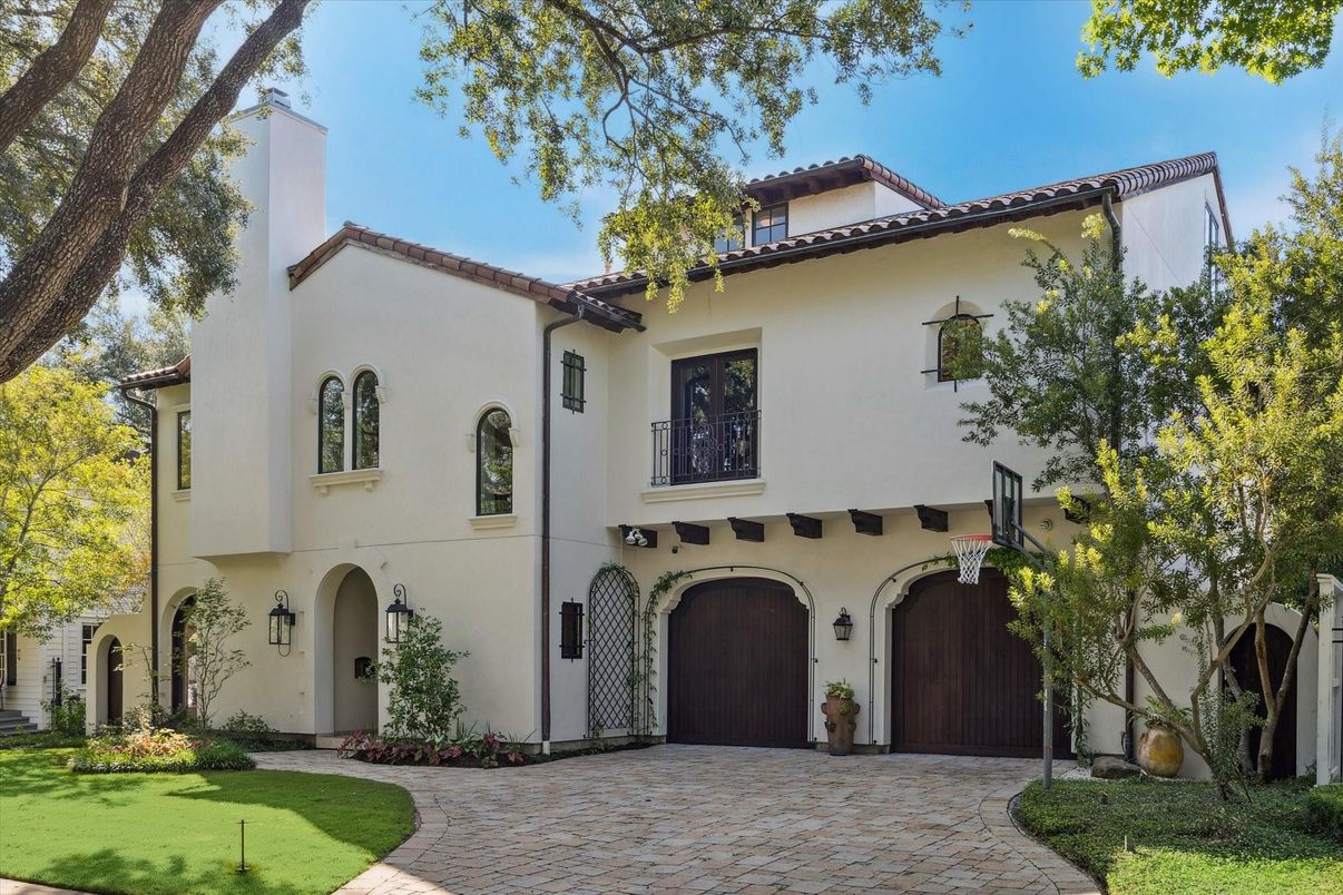 Attached, Exterior, Facade, Spanish Mediterranean