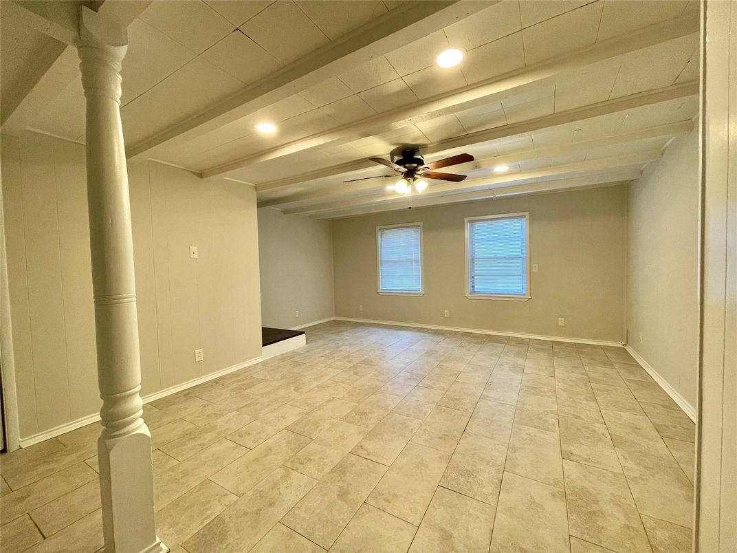 Empty room, Interior, Recessed Lighting