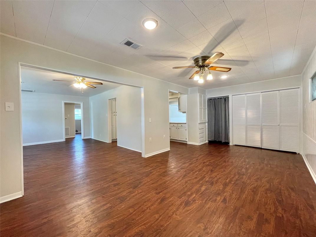 Empty room, Interior, Recessed Lighting, Wood Texture Flooring