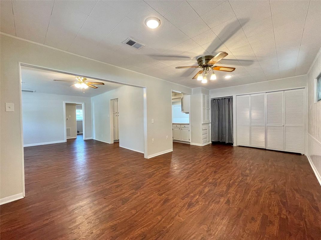 Empty room, Interior, Recessed Lighting, Wood Texture Flooring