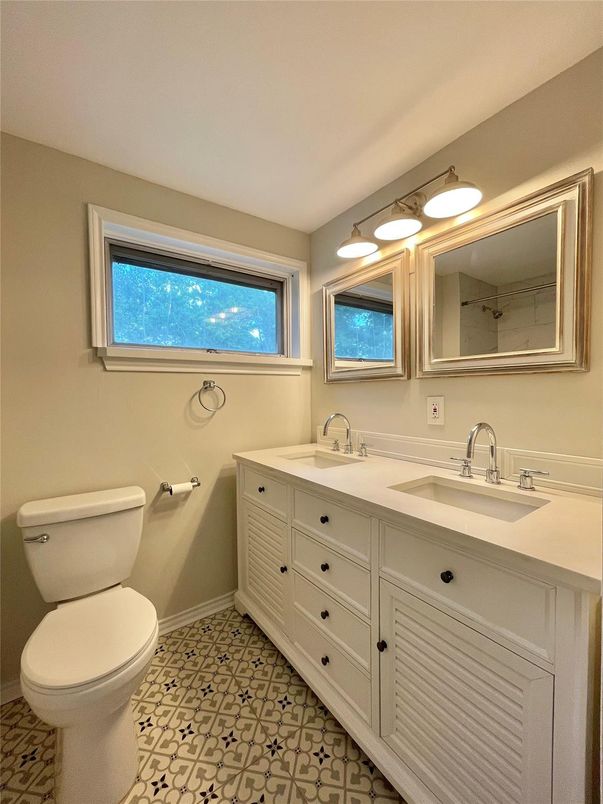 Bathroom, Dual Sink Vanities, Interior
