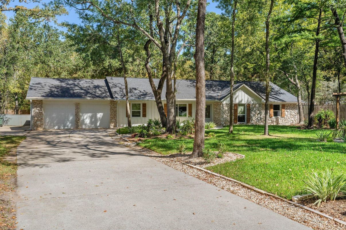 Attached, Exterior, Facade, Ranch
